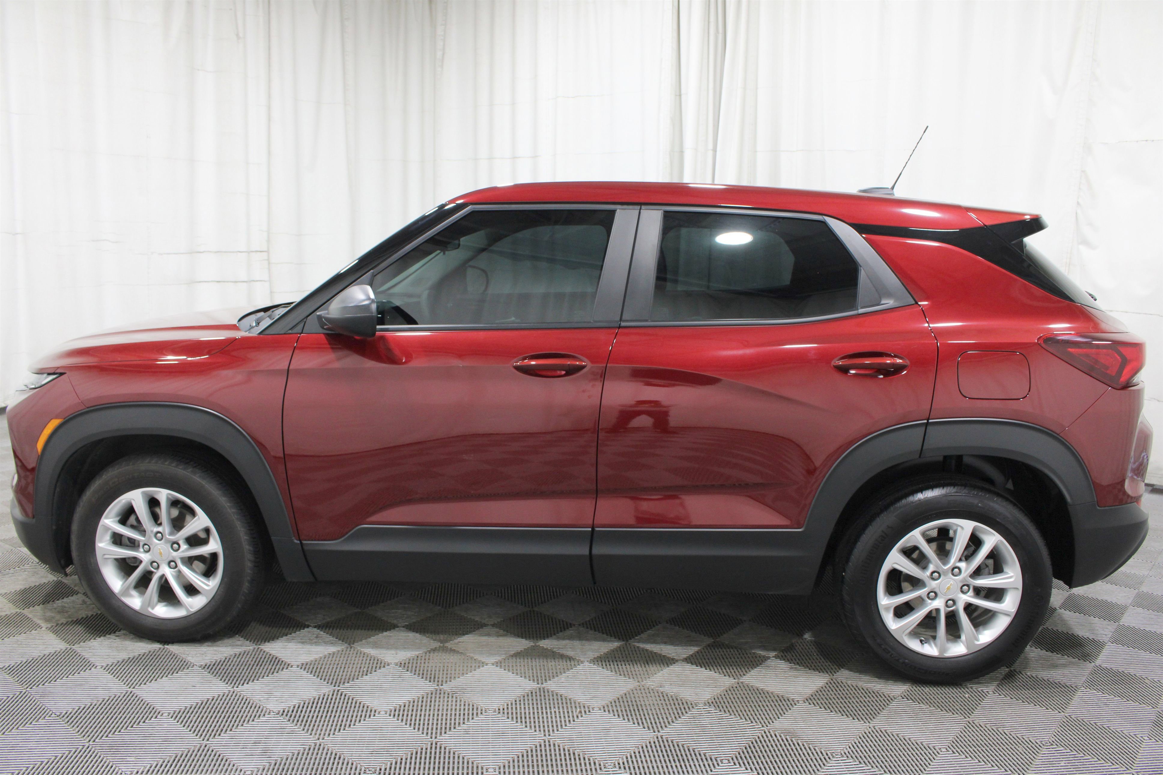 Used 2025 Chevrolet TrailBlazer LS w/ LS Confidence Package FWD image 31