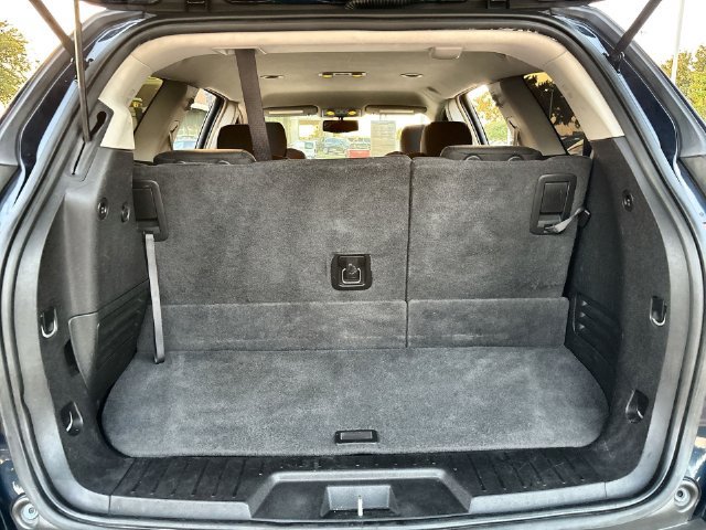Used 2009 Chevrolet Traverse LT w/ California Edition Package FWD image 31
