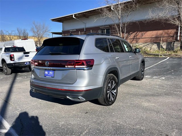 Used 2024 Volkswagen Atlas SE image 3