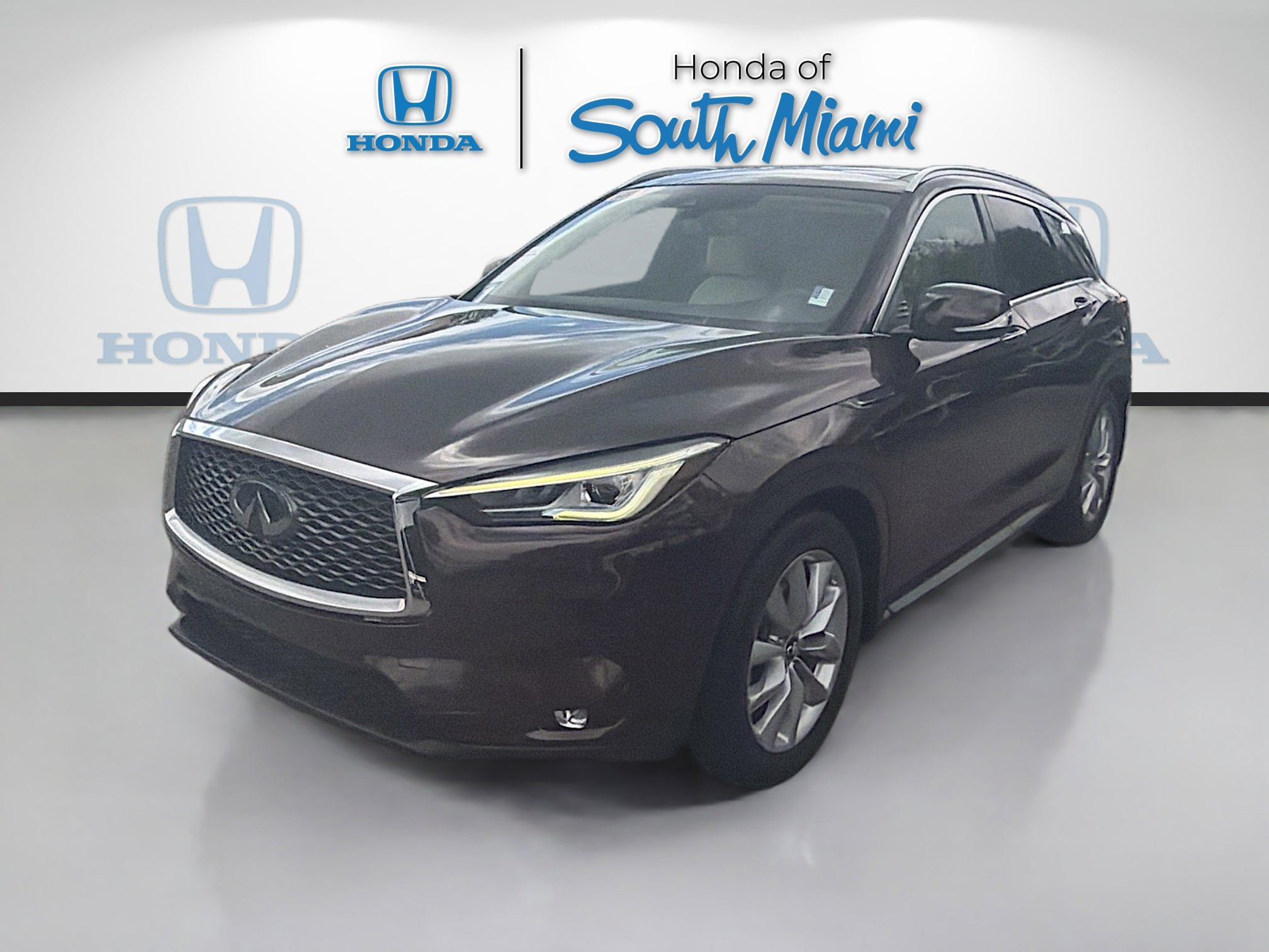 Used 2020 INFINITI QX50 Luxe w/ Navigation Package FWD image 3