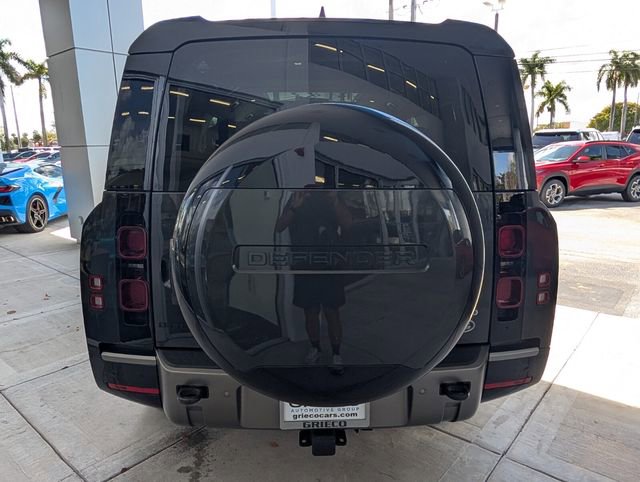 Used 2023 Land Rover Defender 130 X-Dynamic SE image 17