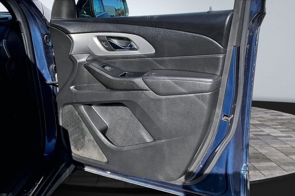 Used 2023 Chevrolet Traverse LT image 14