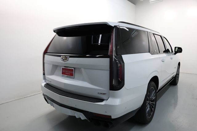 Used 2024 Cadillac Escalade ESV V w/ Heavy-Duty Trailer Package AWD/4WD image 73