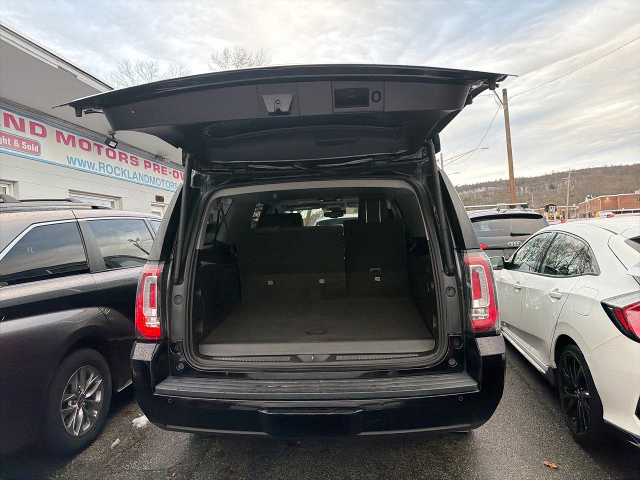 Used 2016 GMC Yukon XL SLT w/ Open Road Package image 9