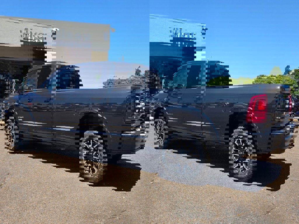 New 2025 RAM 3500 Limited image 36
