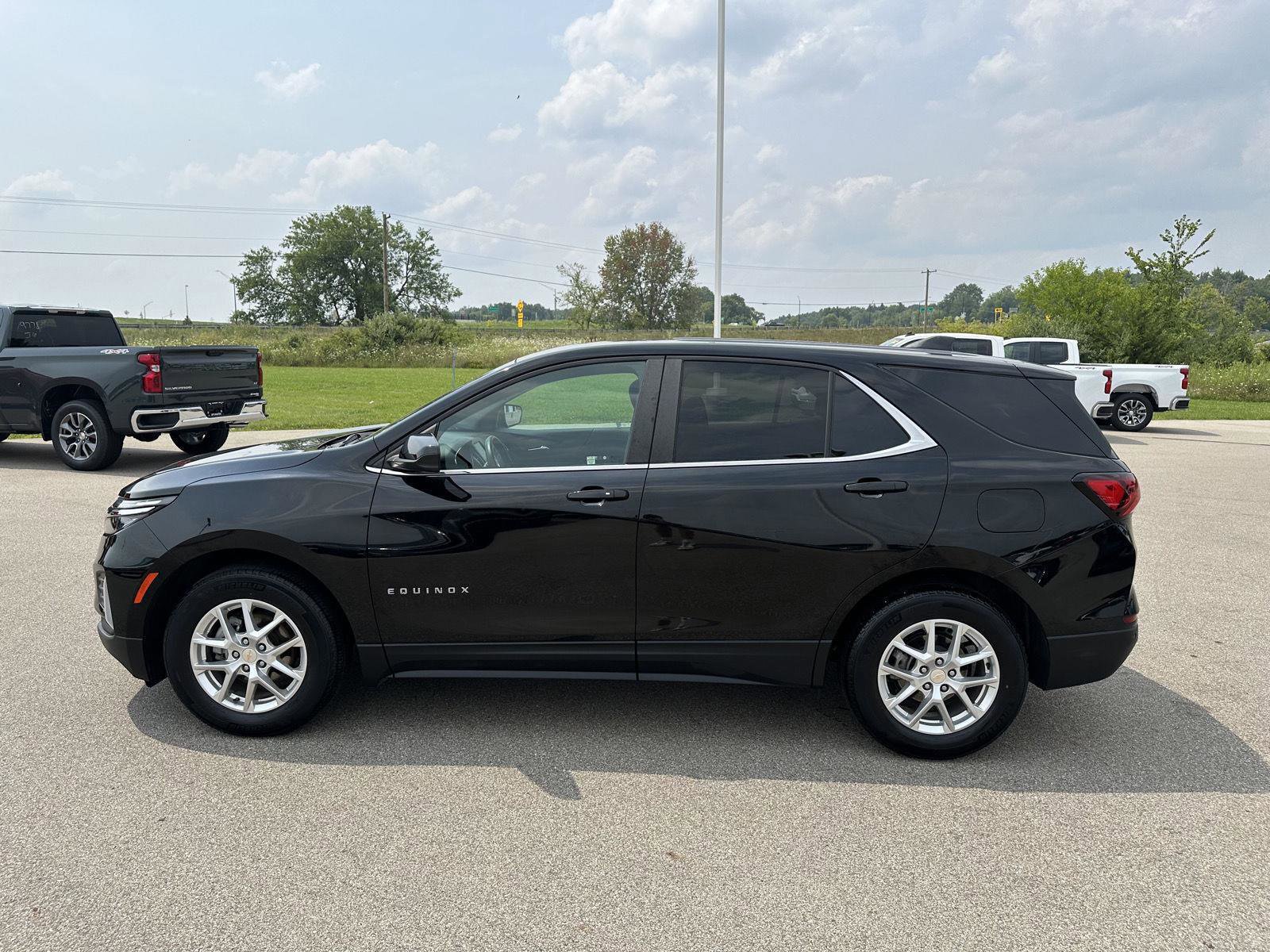 Used 2022 Chevrolet Equinox LT image 2