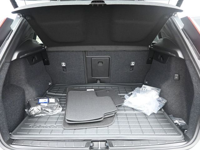 New 2026 Volvo XC40 B5 Ultra w/ Protection Package Premier image 27