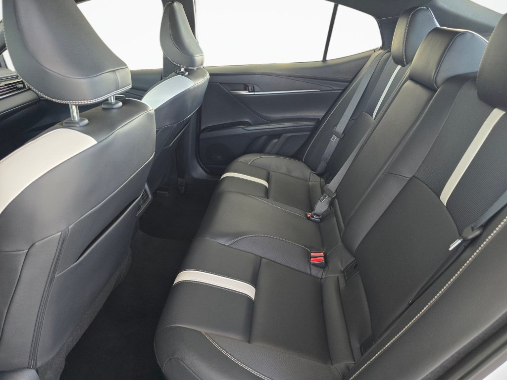 Used 2025 Toyota Camry SE FWD image 35
