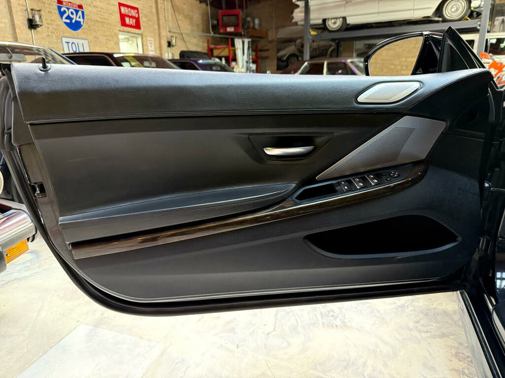Used 2015 BMW M6 Convertible RWD image 32