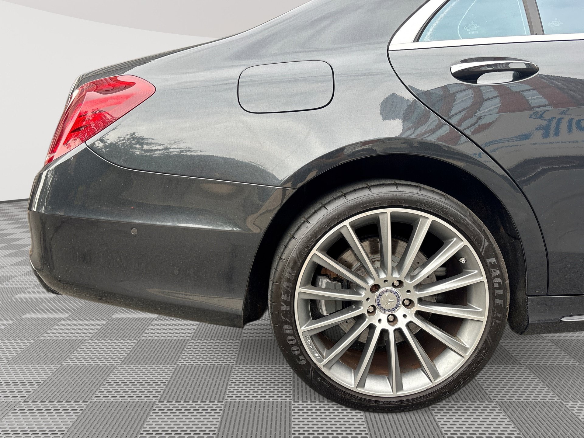 Used 2016 Mercedes-Benz S 550 Sedan image 30