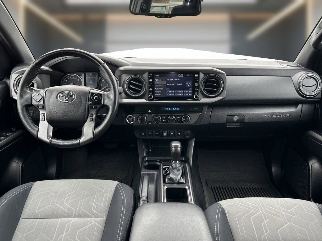 Used 2022 Toyota Tacoma TRD Sport w/ Technology Package image 9