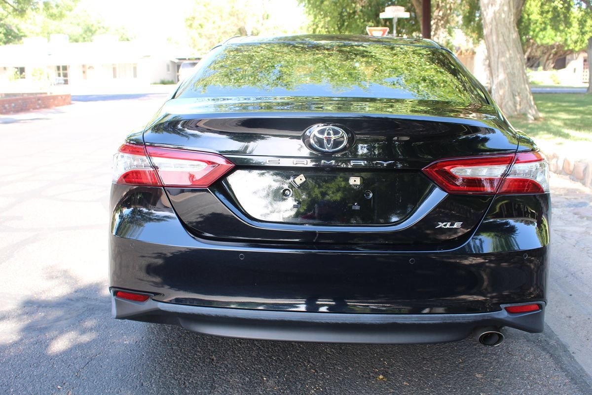 Used 2018 Toyota Camry XLE FWD image 5