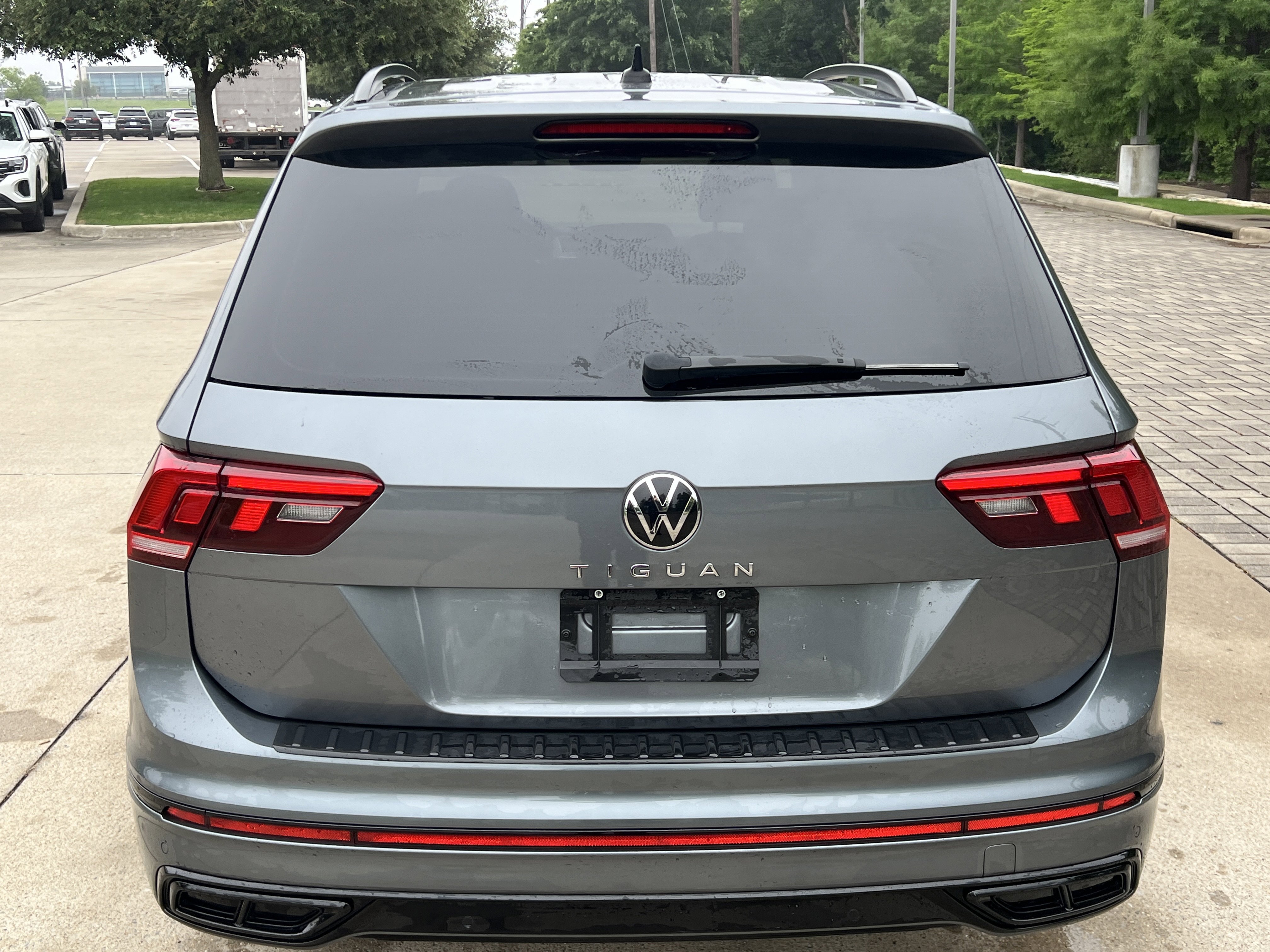 Certified 2023 Volkswagen Tiguan SE R-Line FWD image 9