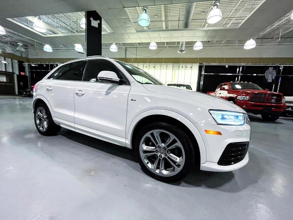 Used 2017 Audi Q3 2.0T Prestige w/ Prestige Package image 4