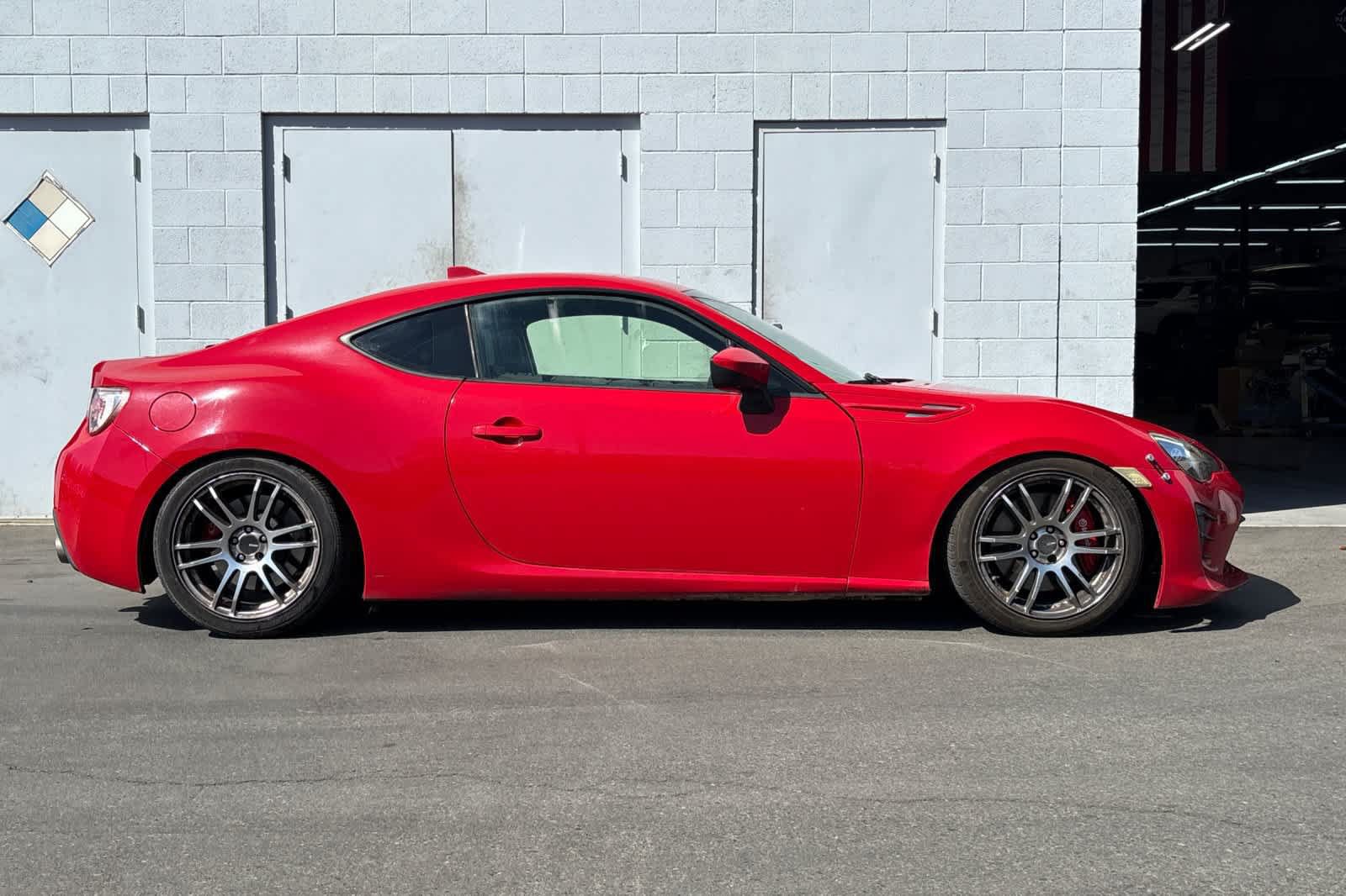 Used 2017 Toyota 86 RWD image 9