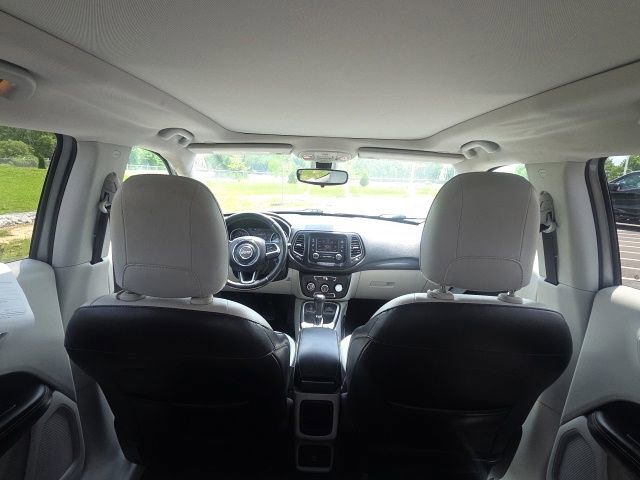 Used 2018 Jeep Compass Latitude FWD image 13