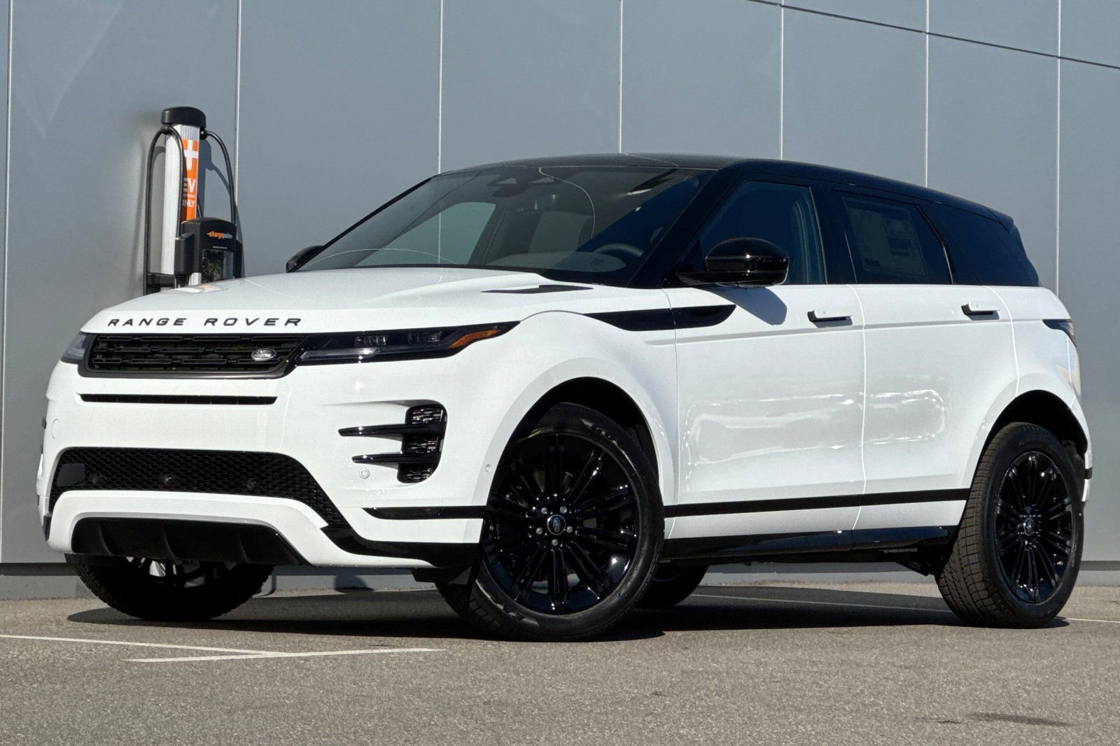 New 2026 Land Rover Range Rover Evoque Dynamic SE image 1