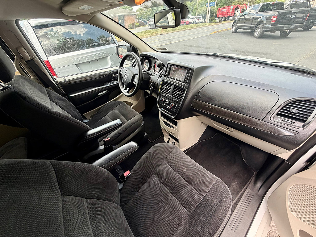 Used 2019 Dodge Grand Caravan SE w/ UConnect Hands-Free Group FWD image 9