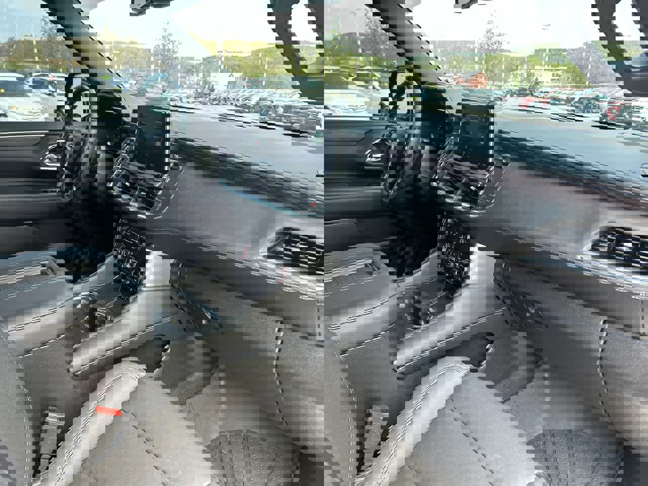 Used 2024 Chevrolet Tahoe LT w/ Luxury Package AWD/4WD image 16