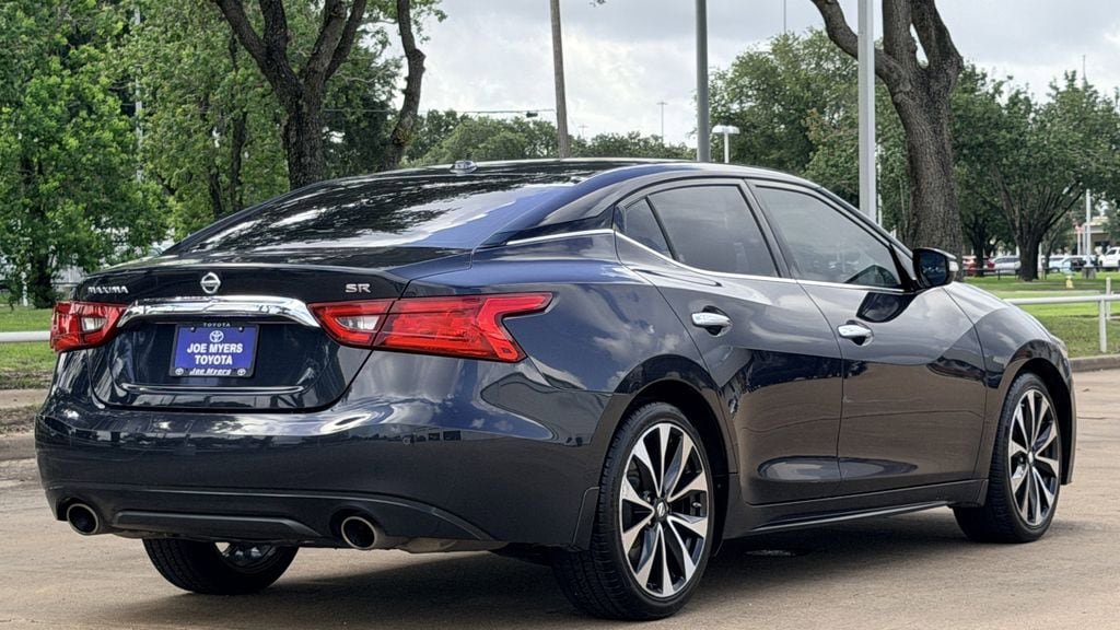 Used 2017 Nissan Maxima SR FWD image 7