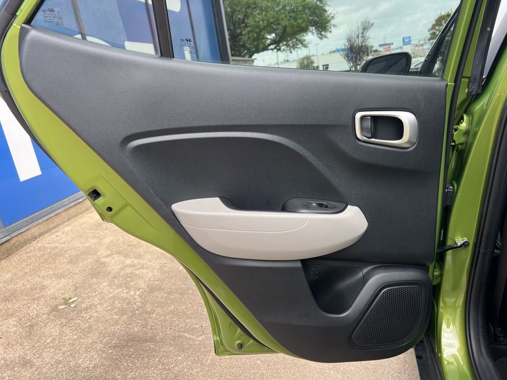 Used 2024 Hyundai Venue SEL image 17