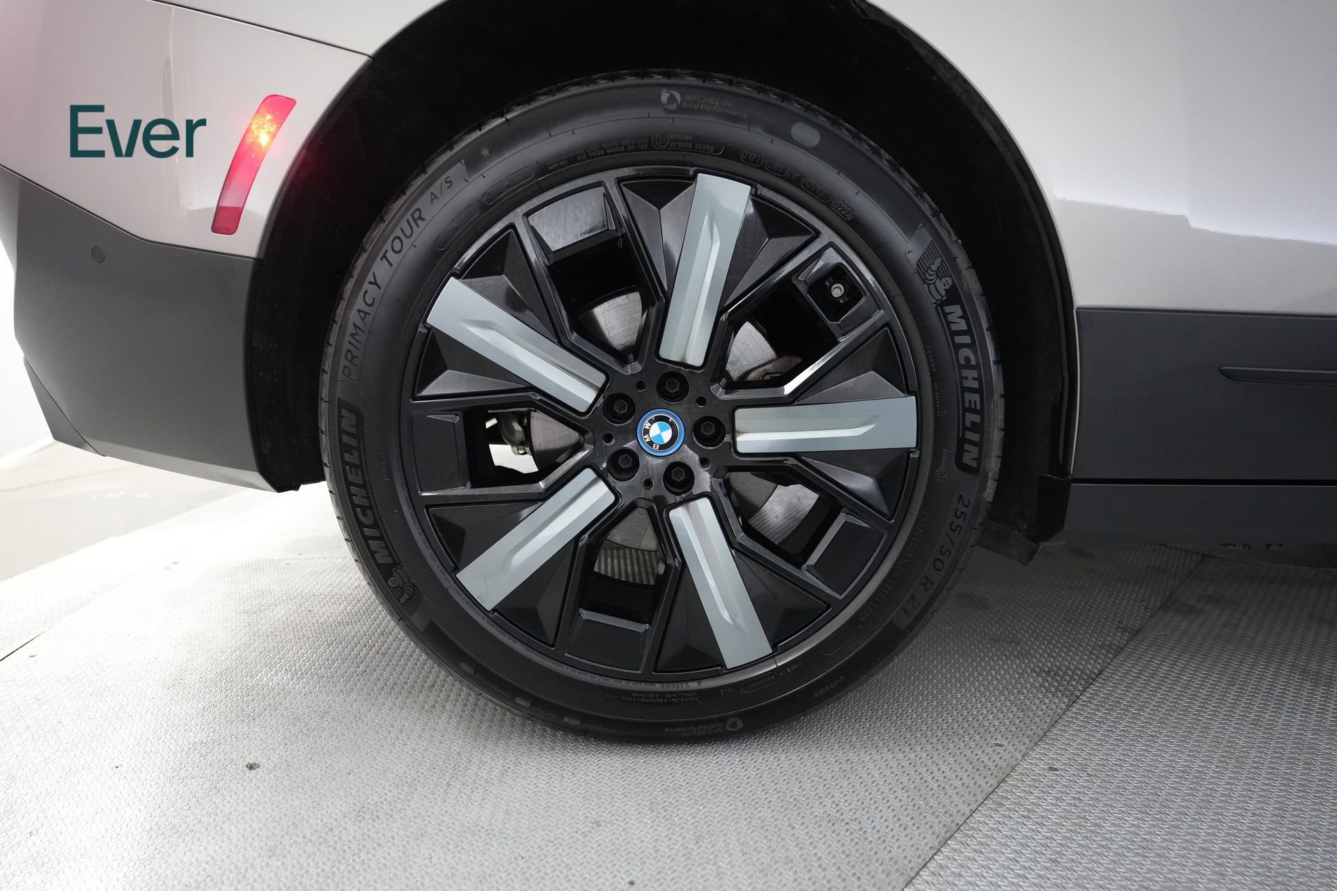 Used 2022 BMW iX xDrive50 w/ Convenience Package AWD/4WD image 22