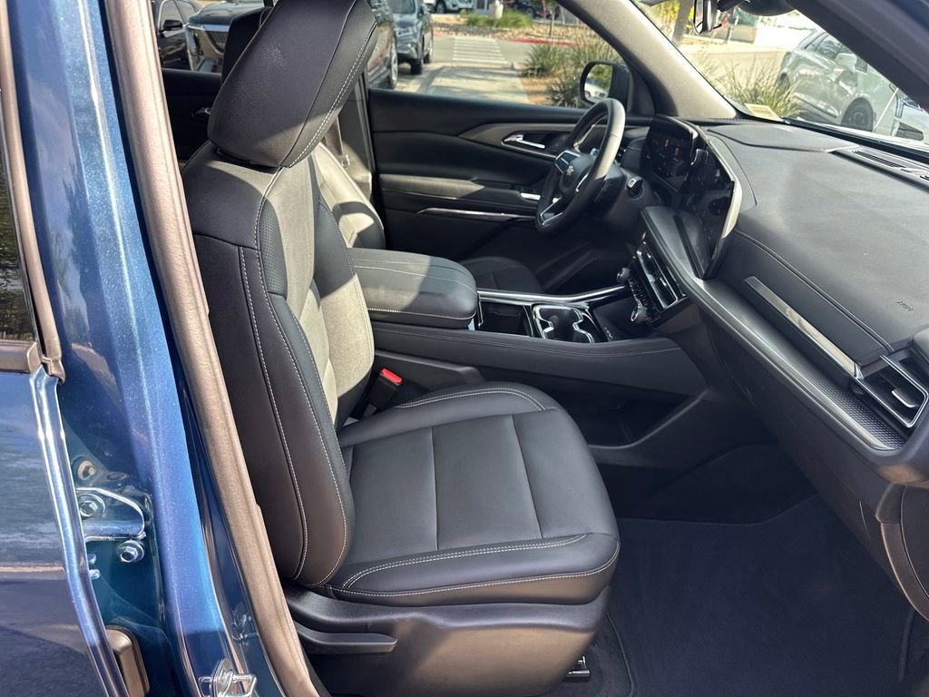 Used 2024 Chevrolet Traverse LT FWD image 39