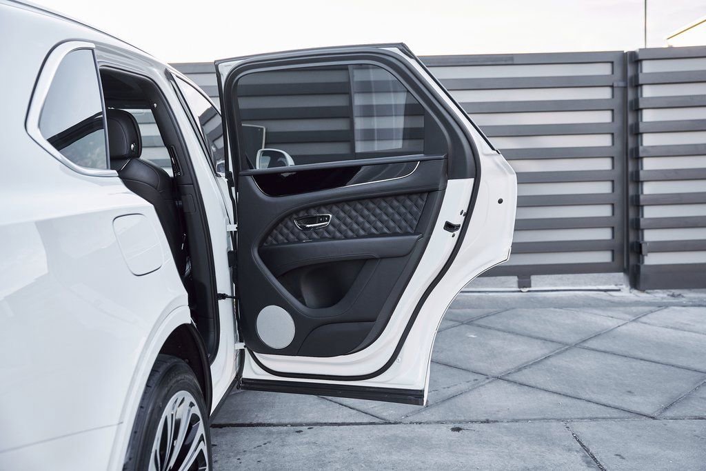 Used 2022 Bentley Bentayga image 23
