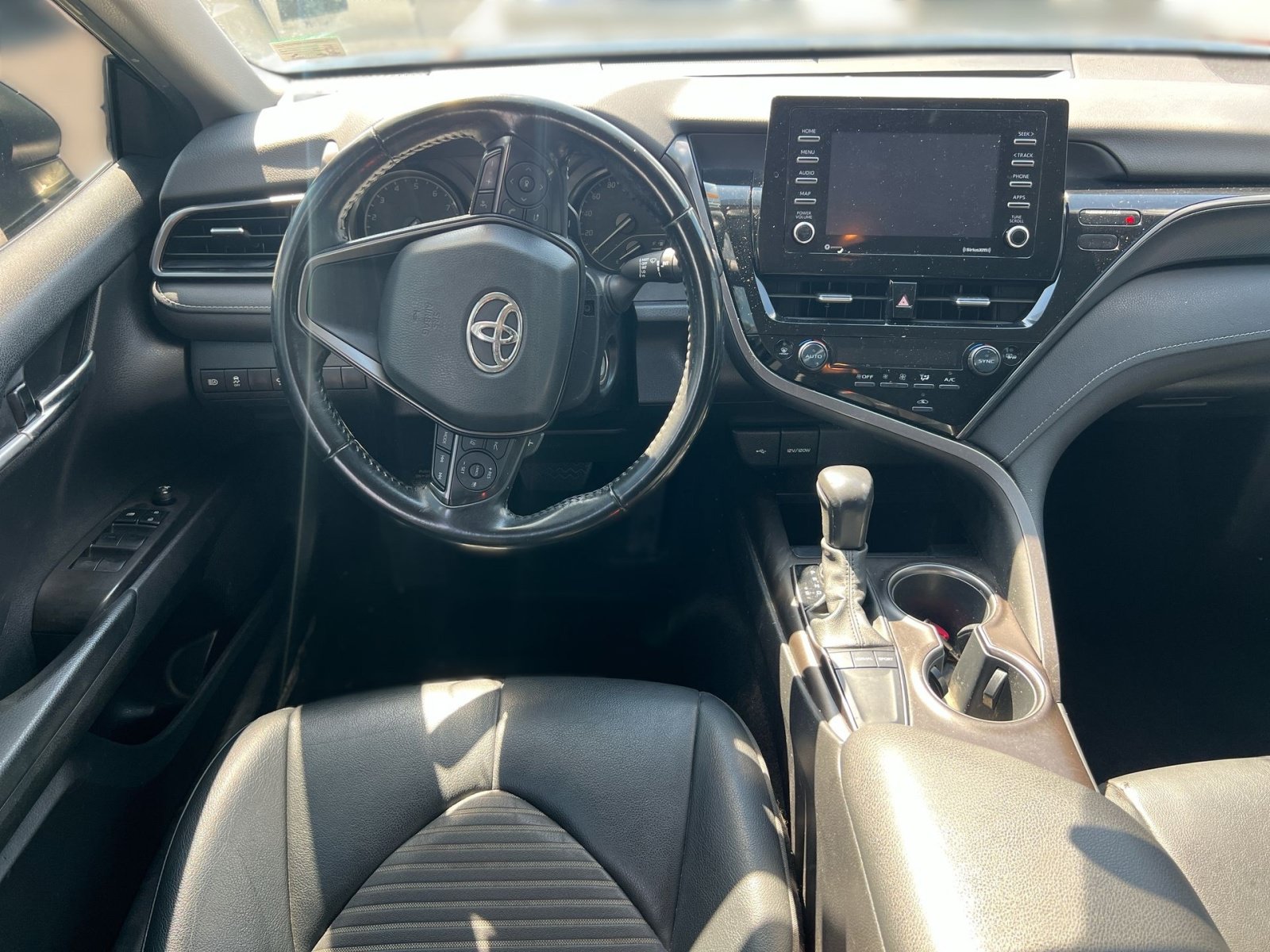 Used 2022 Toyota Camry SE FWD image 18