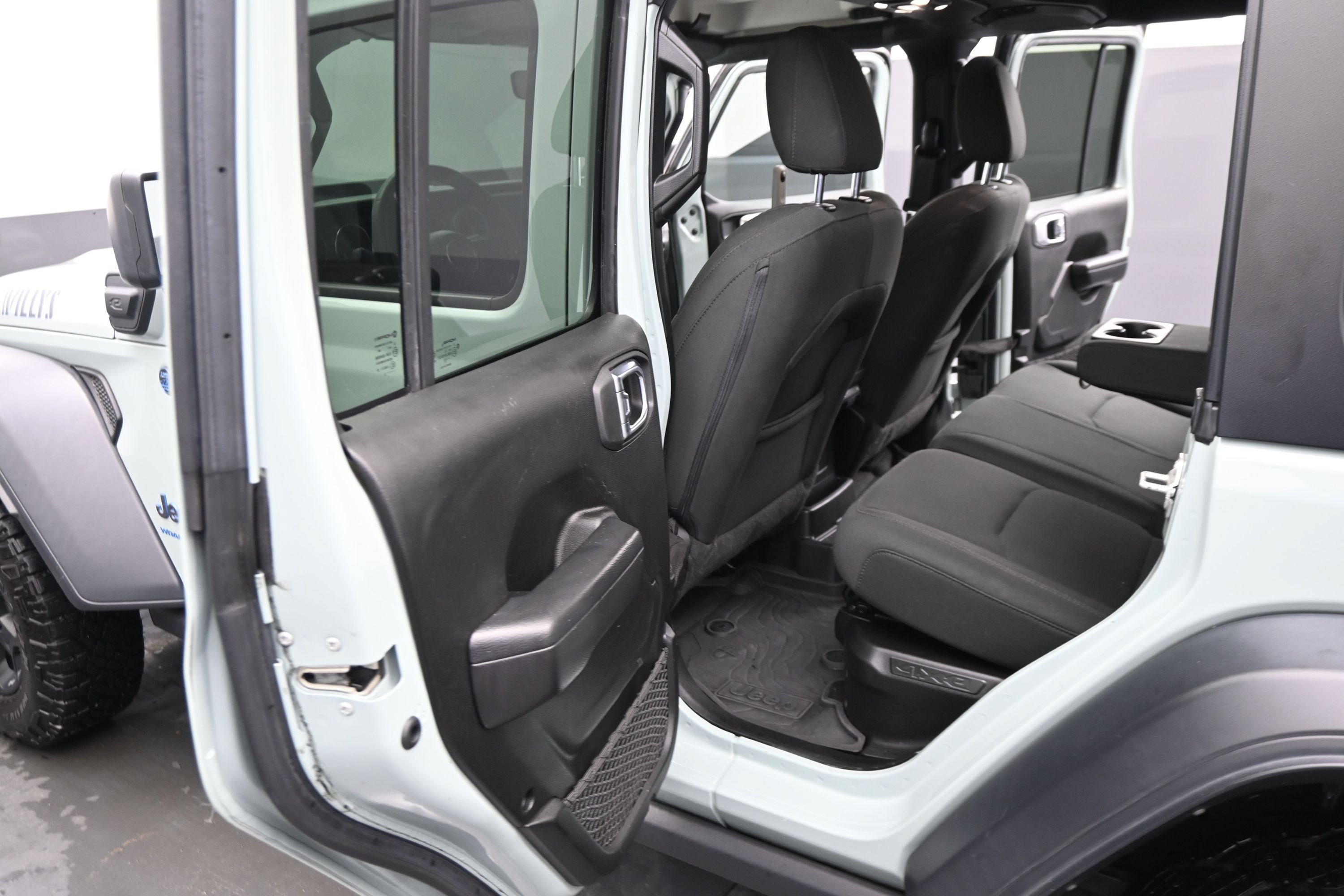 Used 2023 Jeep Wrangler Unlimited w/ 8.4" Radio Group AWD/4WD image 15