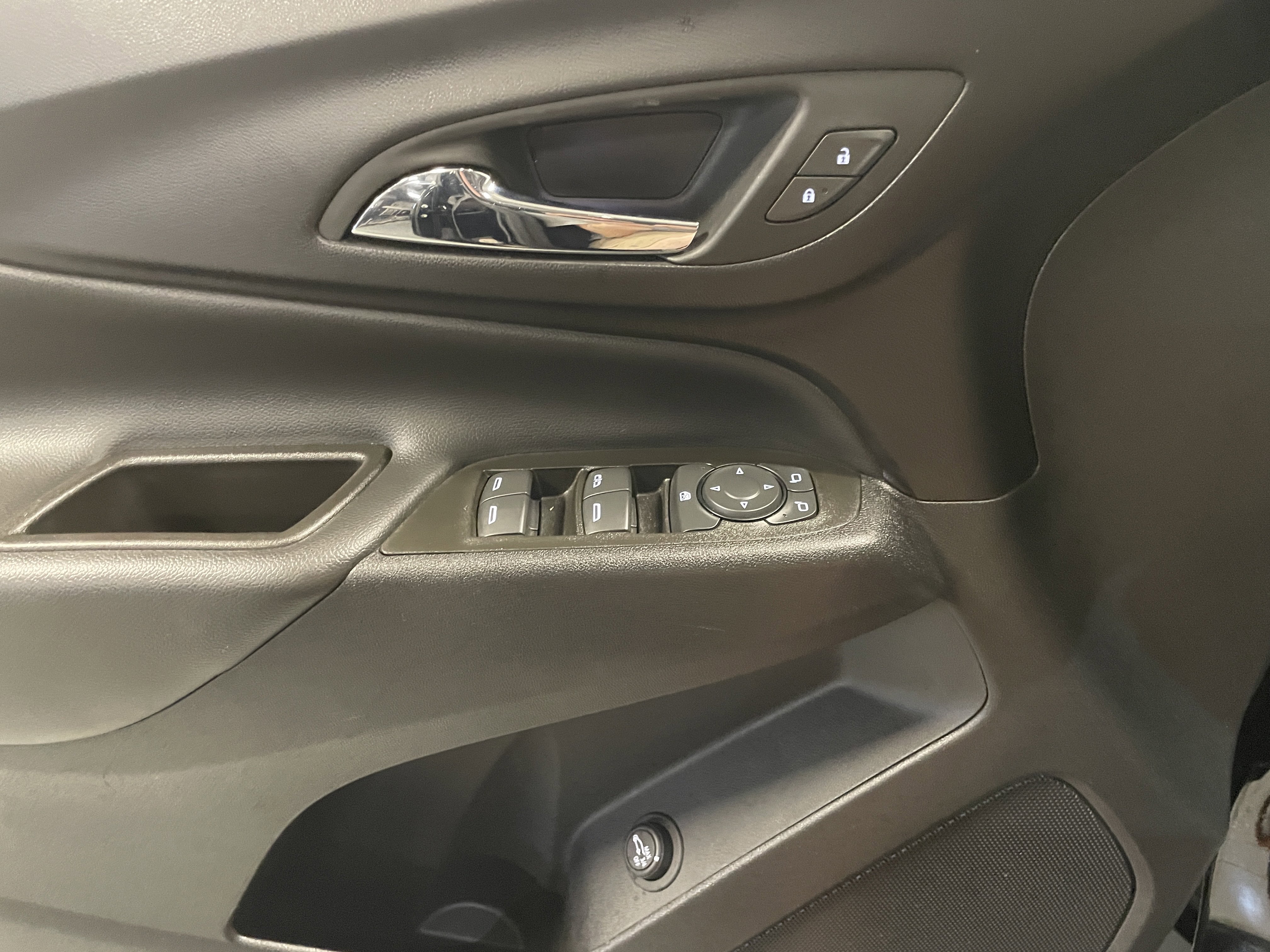 Used 2023 Chevrolet Equinox LT image 19