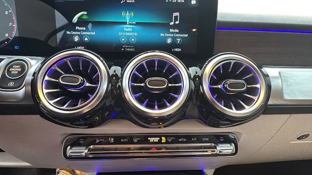 Used 2022 Mercedes-Benz GLB 250 GLB 250 image 17