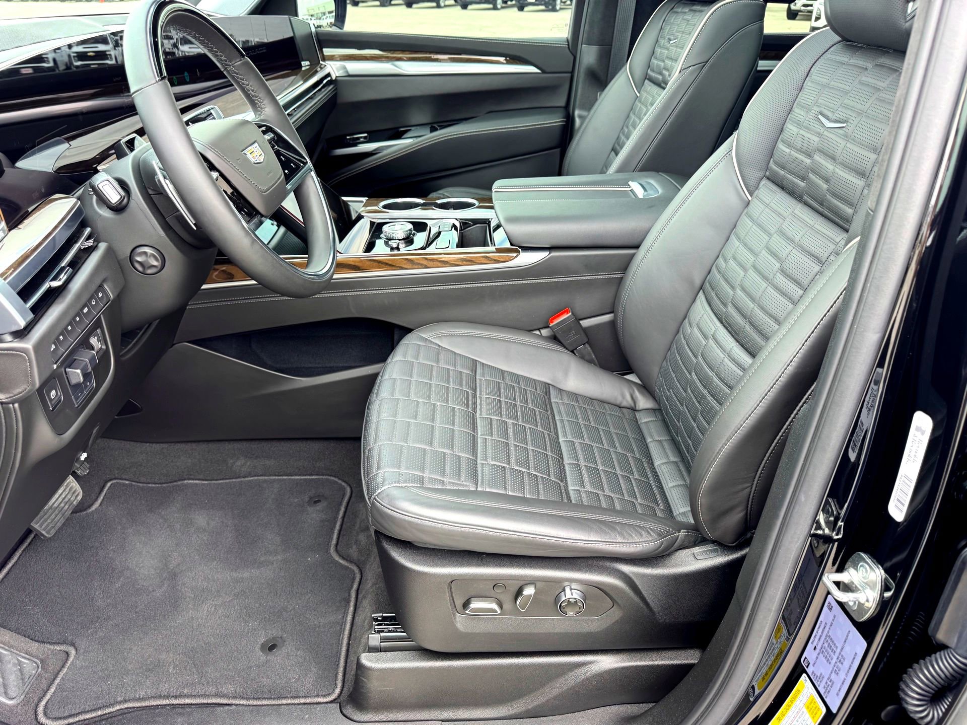 Used 2025 Cadillac Escalade ESV Sport Platinum image 15