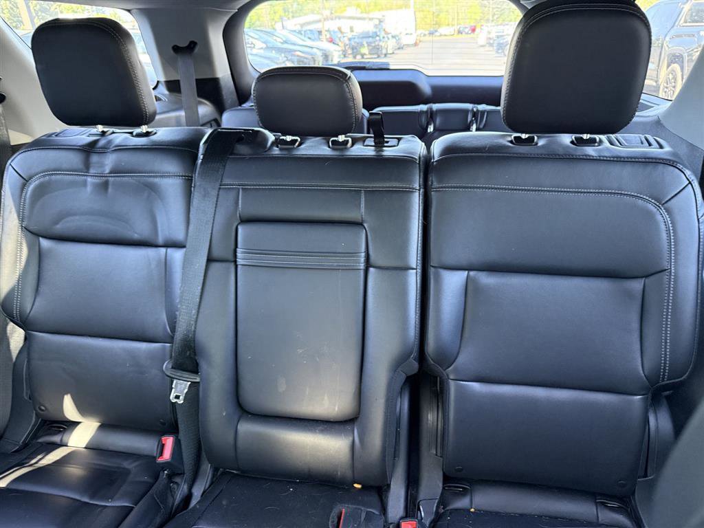 Used 2022 Ford Explorer XLT w/ Equipment Group 202A AWD/4WD image 8