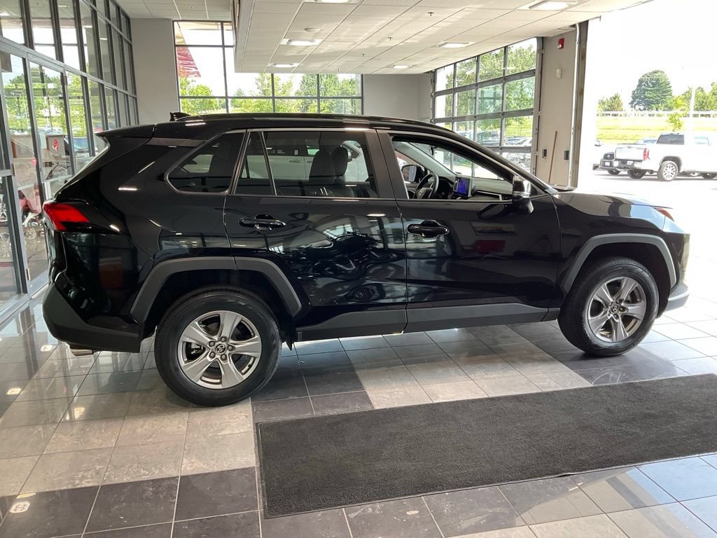 Certified 2025 Toyota RAV4 XLE FWD image 5