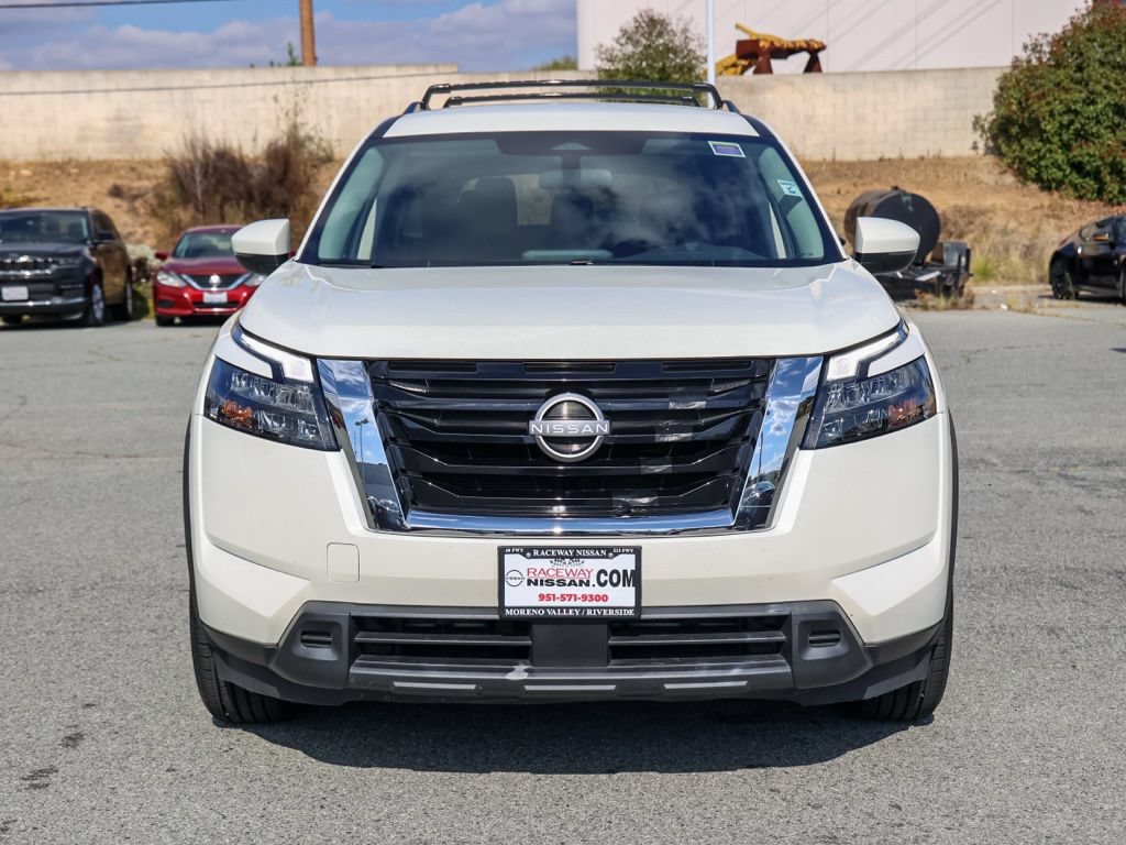 Used 2024 Nissan Pathfinder SV FWD image 9