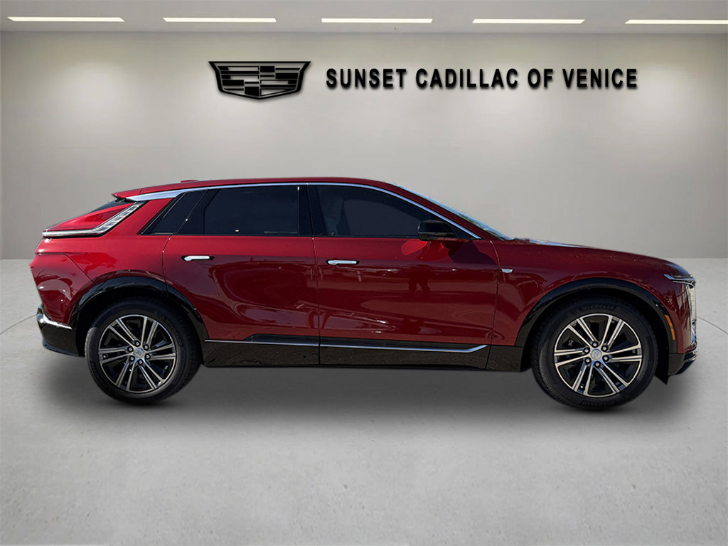 New 2026 Cadillac Lyriq Luxury image 2