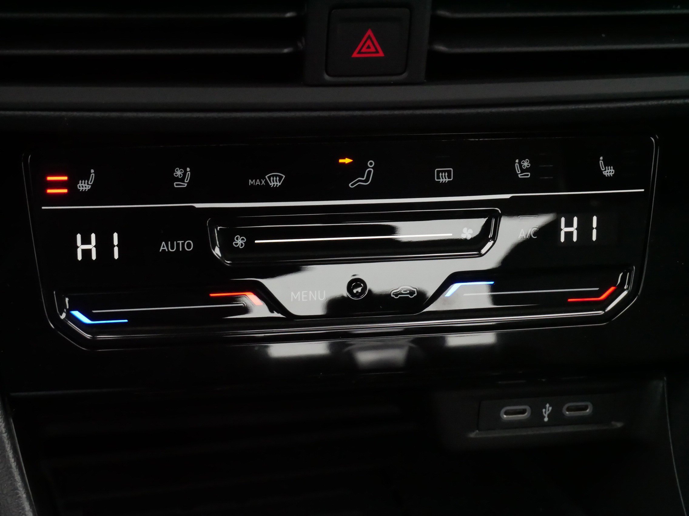 Certified 2025 Volkswagen Jetta SEL image 23