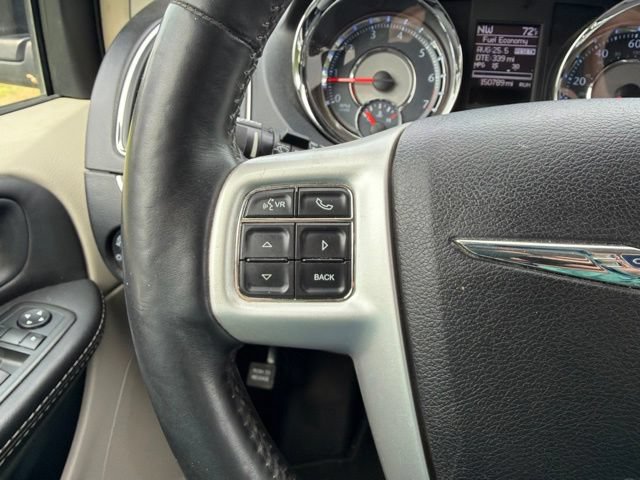 Used 2015 Chrysler Town & Country Touring-L w/ Driver Convenience Group FWD image 23