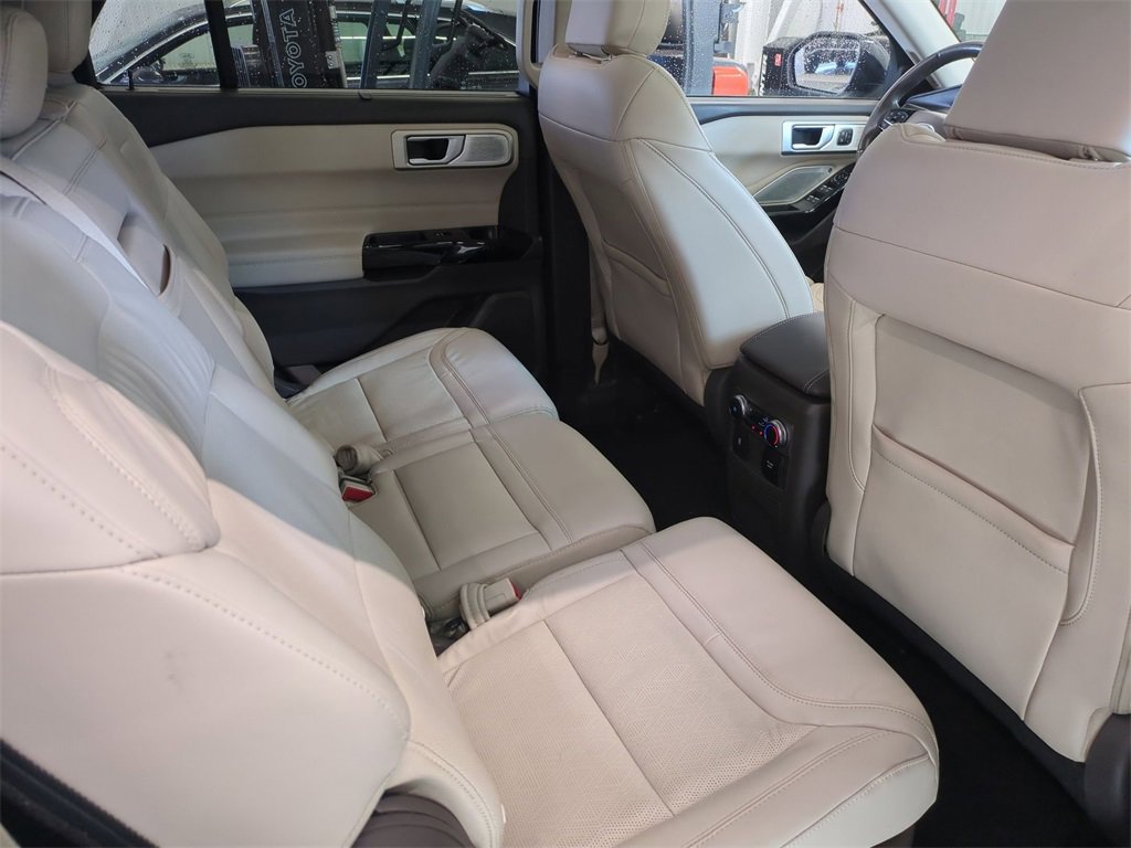 Used 2023 Ford Explorer Platinum w/ Technology Package image 37