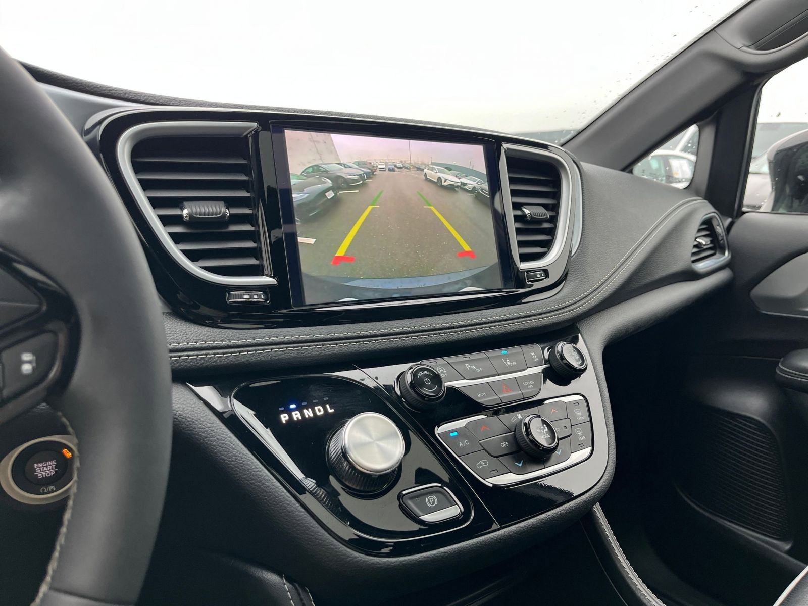 Used 2025 Chrysler Pacifica Limited image 20