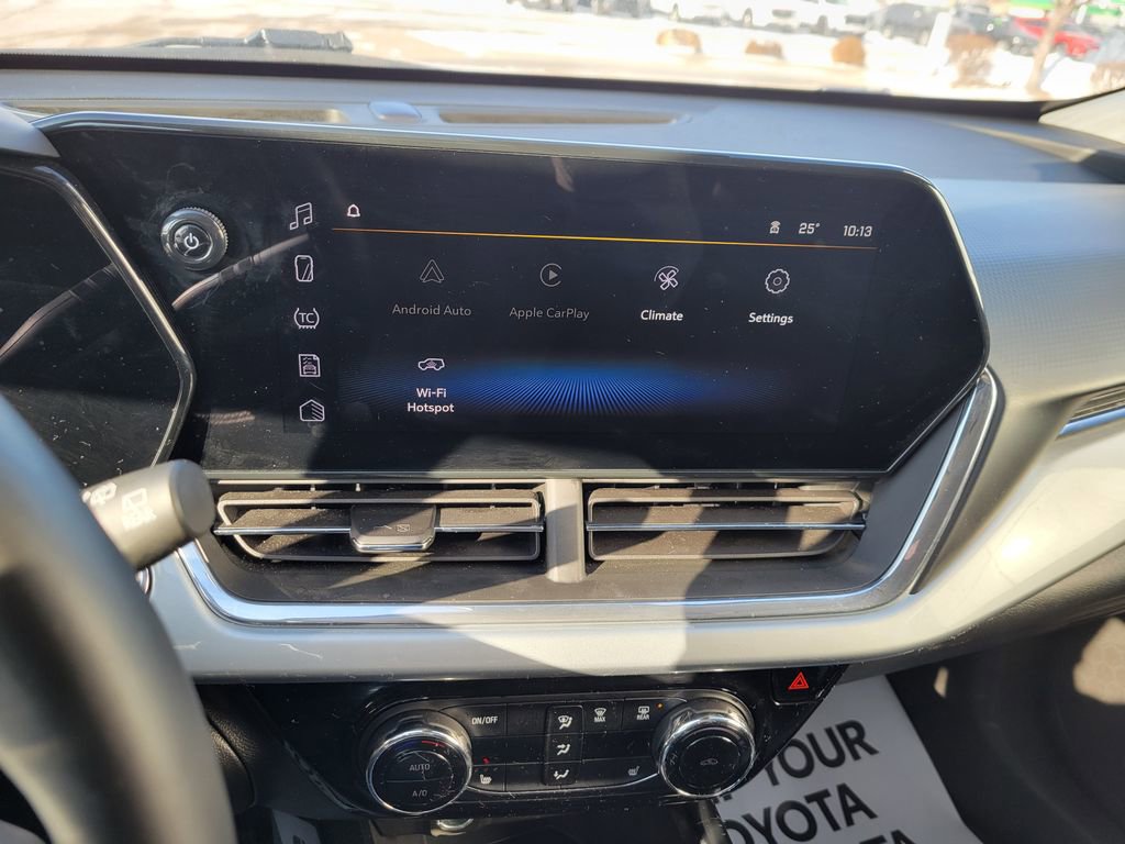 Used 2025 Chevrolet Trax LT w/ LT Convenience Package image 16