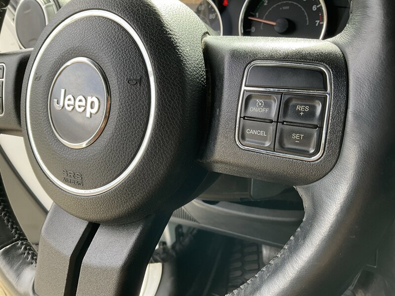 Used 2016 Jeep Wrangler Unlimited Sahara w/ Connectivity Group AWD/4WD image 24