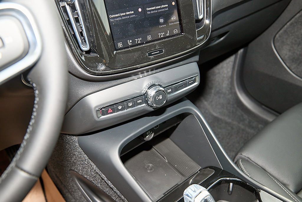 New 2026 Volvo XC40 B5 Plus w/ Protection Package Premier image 16