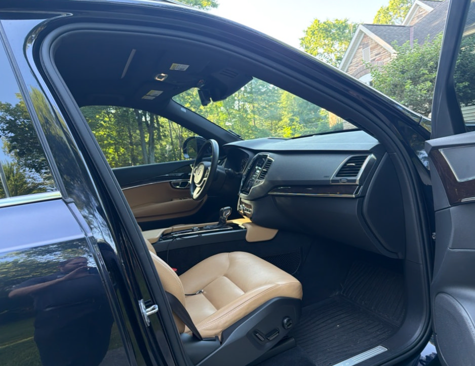 Used 2019 Volvo XC90 T6 Momentum w/ Advanced Package AWD/4WD image 2