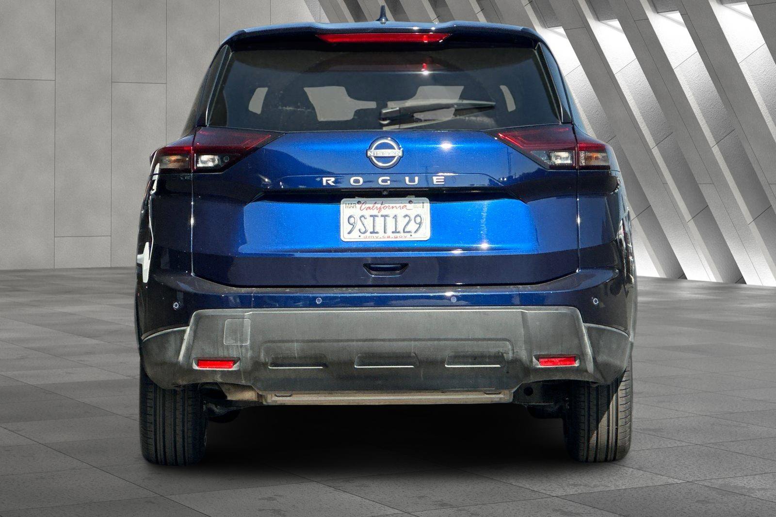 Used 2025 Nissan Rogue SV image 5