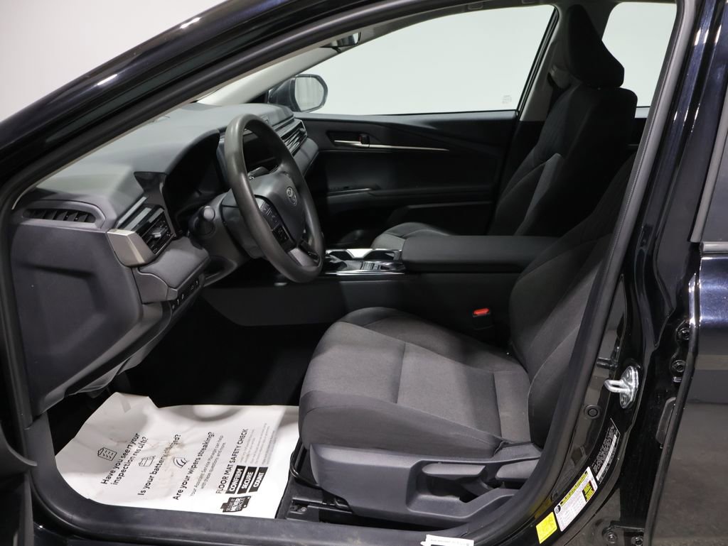 Used 2025 Toyota Camry LE image 10