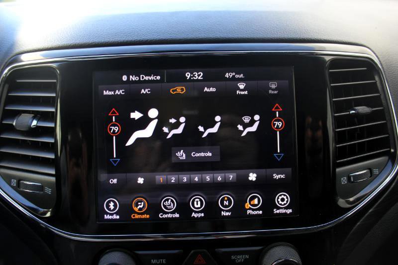 Used 2020 Jeep Grand Cherokee Altitude image 21