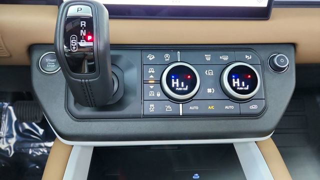 Used 2025 Land Rover Defender 90 X-Dynamic SE image 44