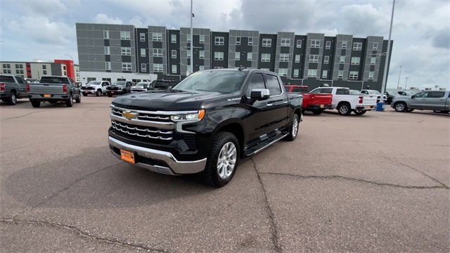 Used 2024 Chevrolet Silverado 1500 LTZ w/ LTZ Convenience Package II image 4